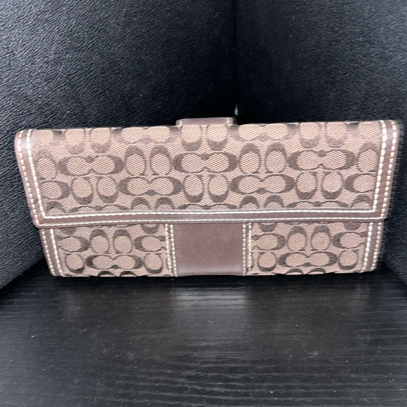 Coach Signature Wallet - Picture 2 of 5